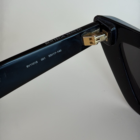 BOTTEGA VENETTA Black Cat-Eye Sunglasses - Picture 7 of 10